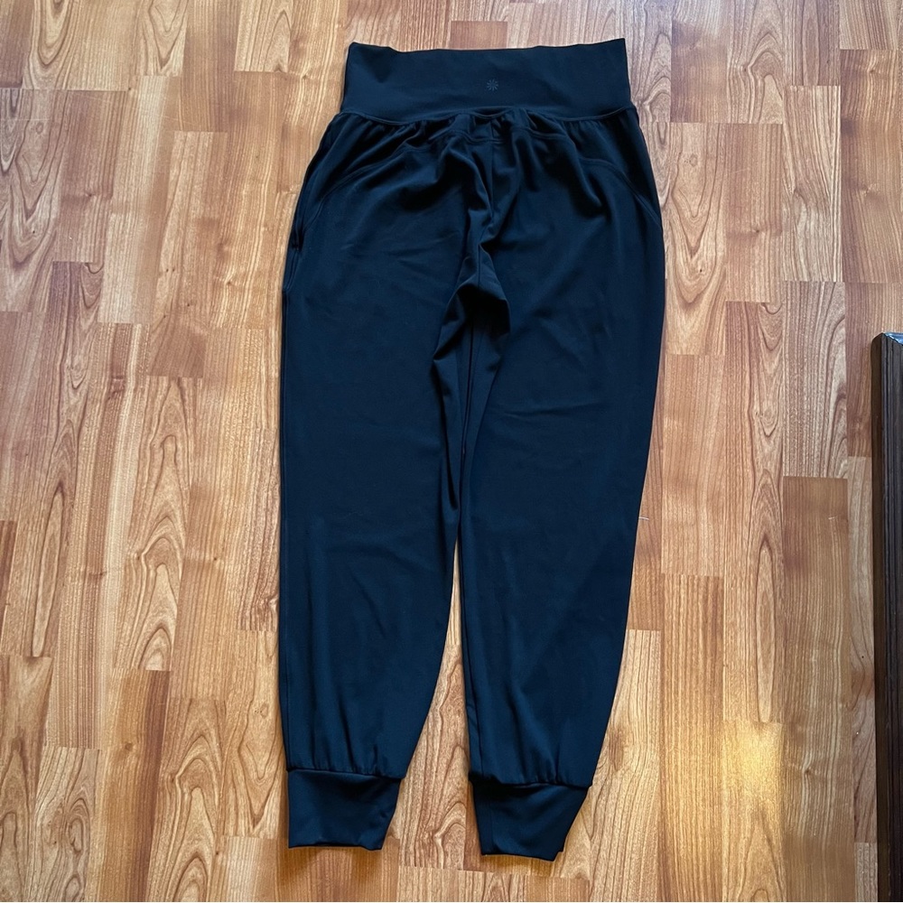 Athleta Salutation Cruise Jogger in Powervita Size Medium Black Stretchy 531288 - Picture 8 of 11